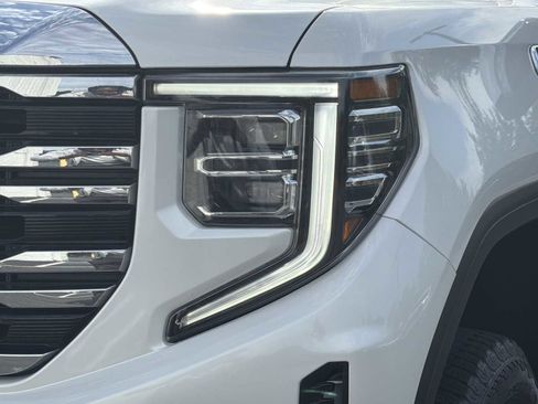 Used 2024 GMC Sierra 1500 SLT w/ SLT Premium Plus Package AWD/4WD image 39
