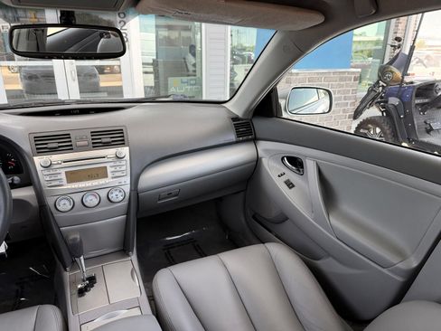 Used 2010 Toyota Camry LE FWD image 24