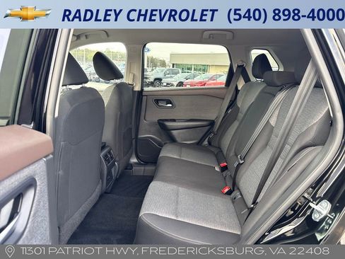 Used 2023 Nissan Rogue SV image 12