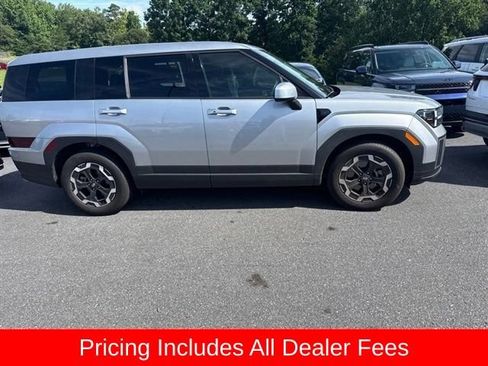 Used 2025 Hyundai Santa Fe SE AWD/4WD image 3