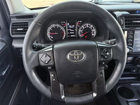Used 2021 Toyota 4Runner Venture image 12