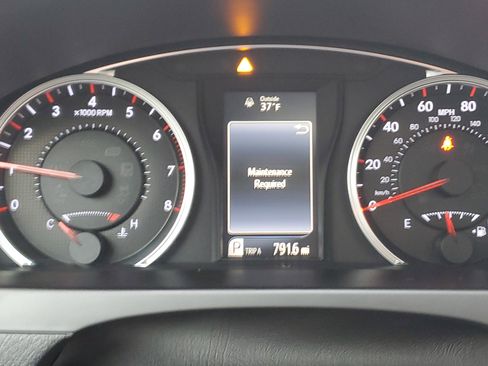 Used 2017 Toyota Camry XSE image 19