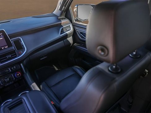 Used 2021 Chevrolet Suburban Z71 image 29