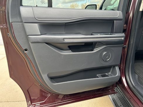 Used 2024 Ford Expedition Max XLT image 13