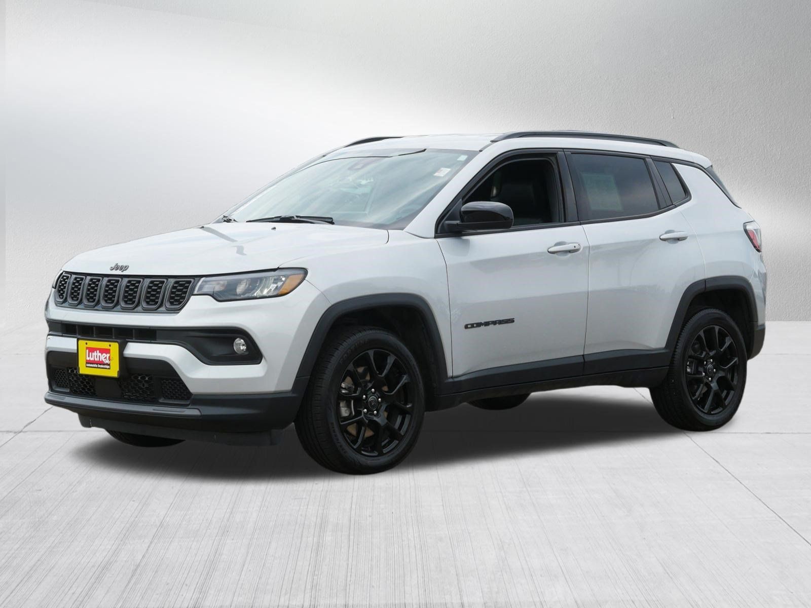 Used 2025 Jeep Compass Latitude w/ Convenience Group AWD/4WD image 3