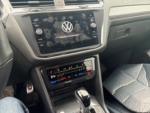 Used 2022 Volkswagen Tiguan SEL R-Line AWD/4WD image 9