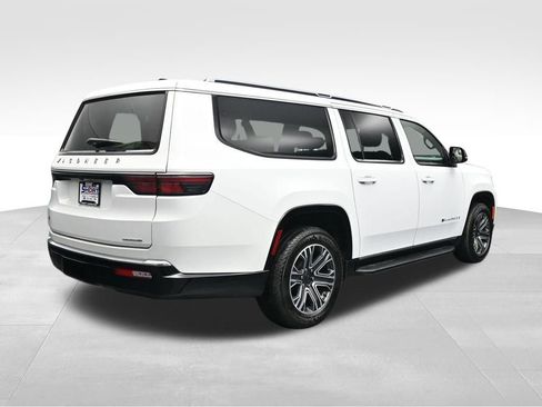 Used 2024 Jeep Wagoneer L Series II AWD/4WD image 5
