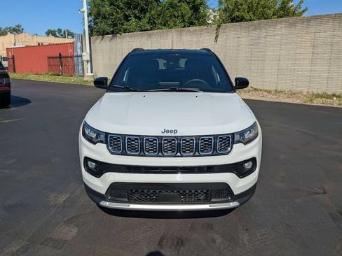 Used 2025 Jeep Compass Limited AWD/4WD image 9