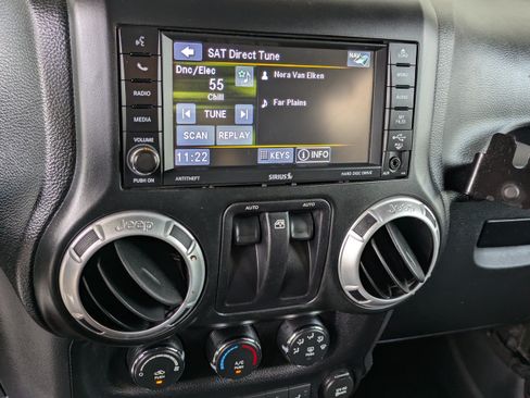 Used 2014 Jeep Wrangler Sahara w/ Connectivity Group AWD/4WD image 24