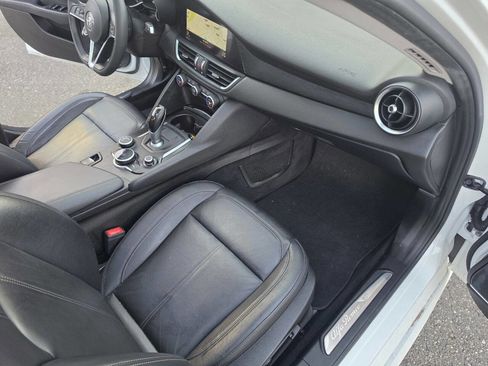Used 2018 Alfa Romeo Giulia RWD image 46