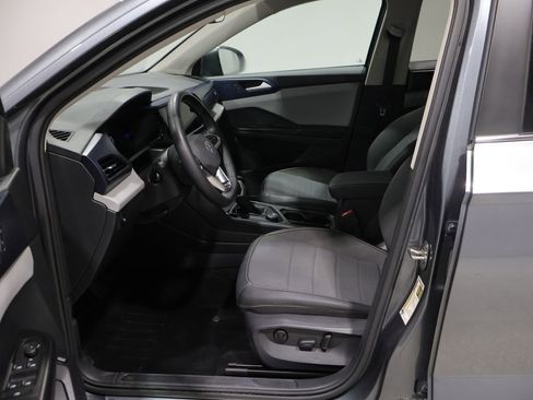 Used 2023 Volkswagen Taos SE w/ Panoramic Sunroof Package image 12