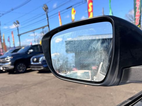 Used 2017 Nissan Rogue S FWD image 27