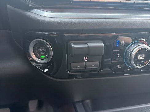 Used 2024 GMC Sierra 2500 SLT w/ SLT Premium Package image 18