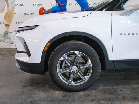 Used 2025 Chevrolet Blazer LT AWD/4WD image 15