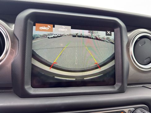 Used 2019 Jeep Wrangler Unlimited Sahara image 20