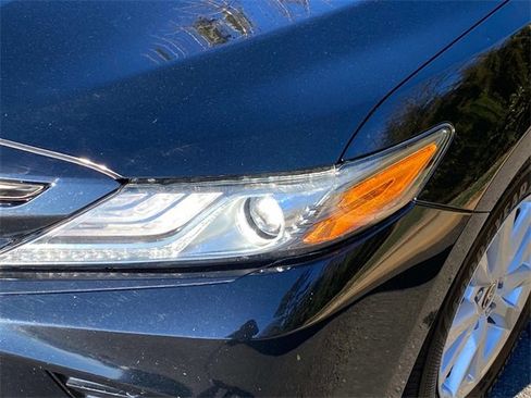 Used 2019 Toyota Camry XSE image 6