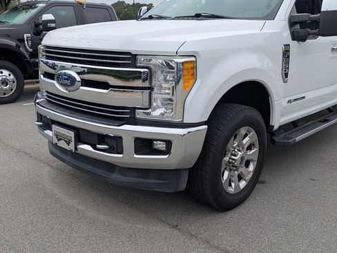 Used 2017 Ford F250 Lariat w/ Lariat Ultimate Package AWD/4WD image 10