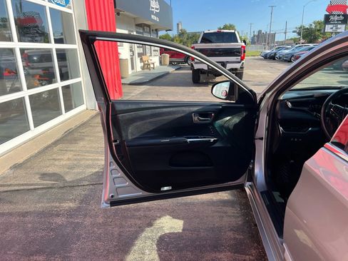 Used 2016 Toyota Avalon Touring image 8