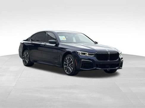 Certified 2022 BMW 750i xDrive w/ Luxury Rear Seating Package AWD/4WD image 11