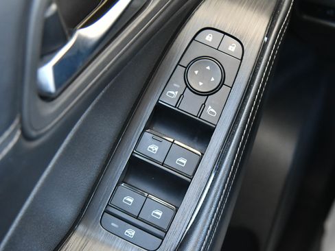 Used 2025 Nissan Rogue SV w/ SV Premium Package FWD image 34