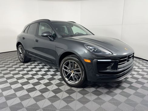 Certified 2025 Porsche Macan image 7