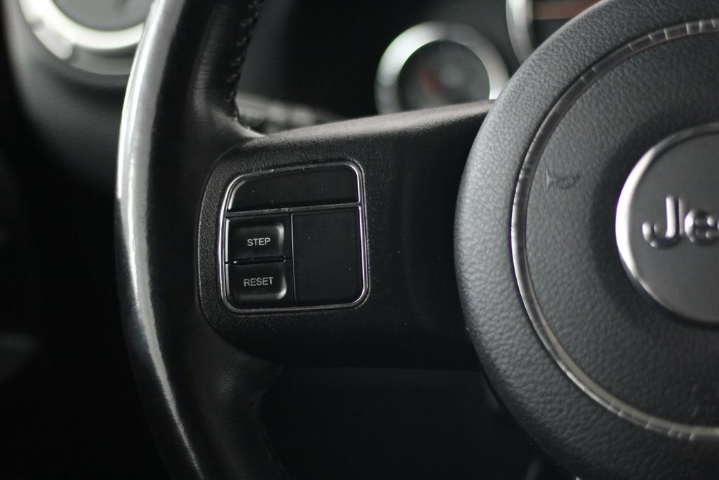Used 2018 Jeep Wrangler Unlimited Sahara AWD/4WD image 12