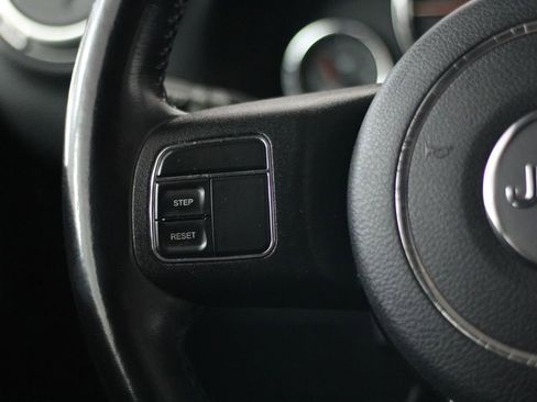 Used 2018 Jeep Wrangler Unlimited Sahara AWD/4WD image 12