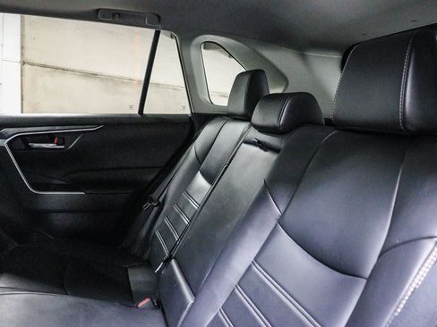 Certified 2021 Toyota RAV4 XLE Premium FWD image 20
