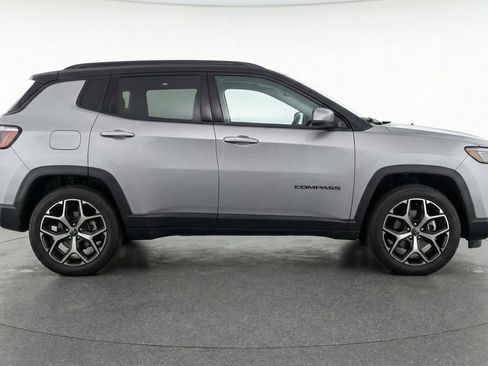 Used 2025 Jeep Compass Limited AWD/4WD image 11