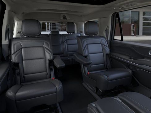 New 2026 Lincoln Navigator Reserve AWD/4WD image 12