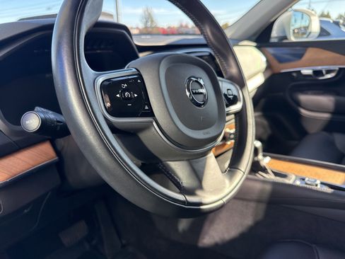 Used 2022 Volvo XC90 T6 Momentum w/ Advanced Package image 21
