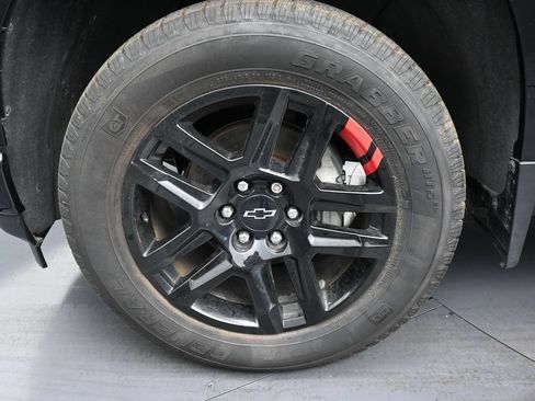 Used 2022 Chevrolet Silverado 1500 RST w/ Redline Edition AWD/4WD image 9