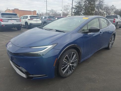 Used 2024 Toyota Prius XLE image 2