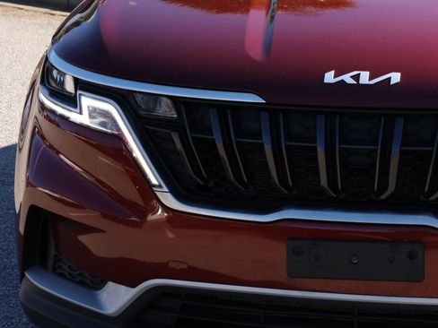 Used 2024 Kia Carnival LX image 16