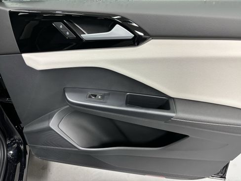 New 2025 Volkswagen Taos S image 10