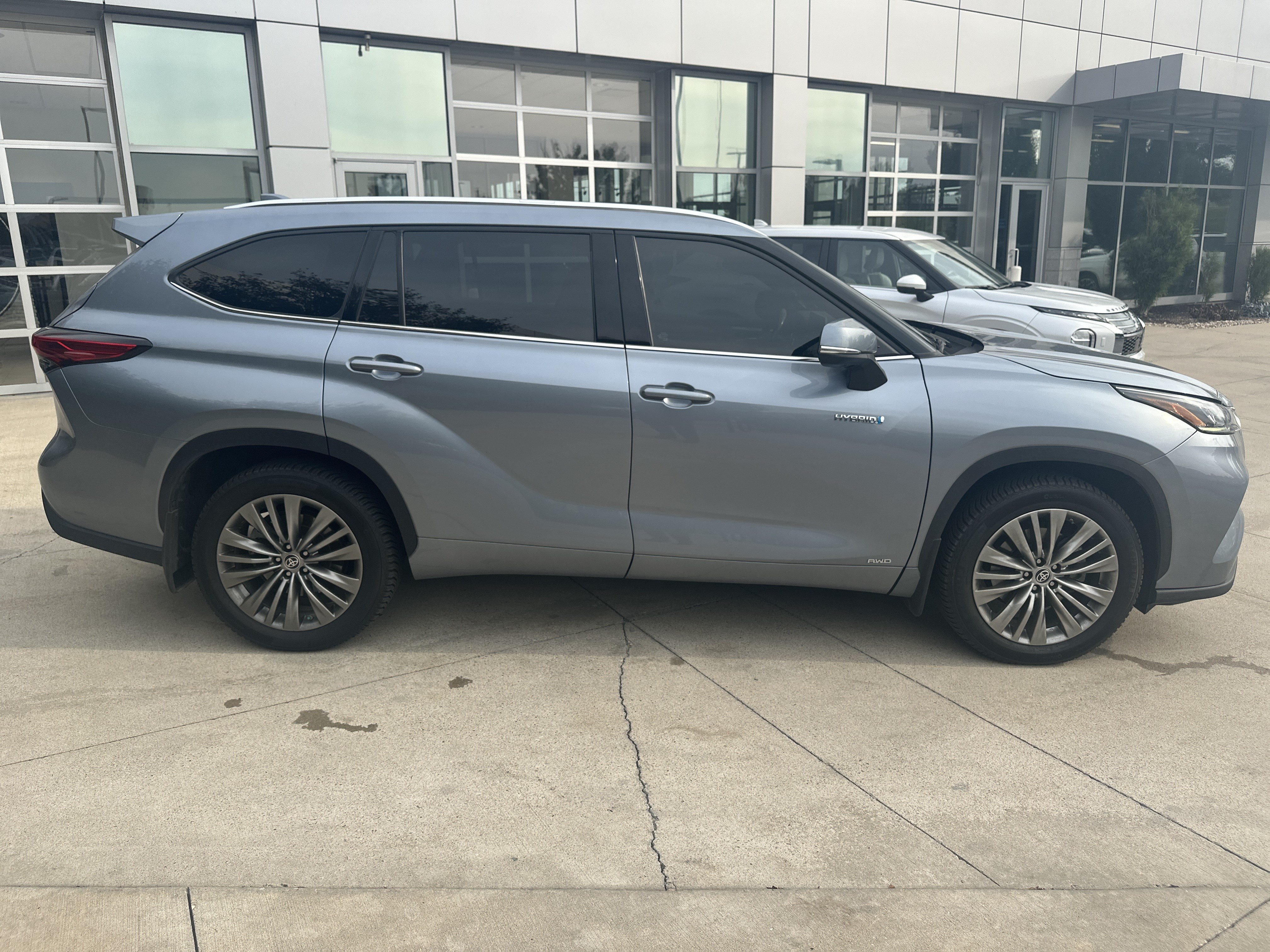 Used 2021 Toyota Highlander Platinum AWD/4WD image 10