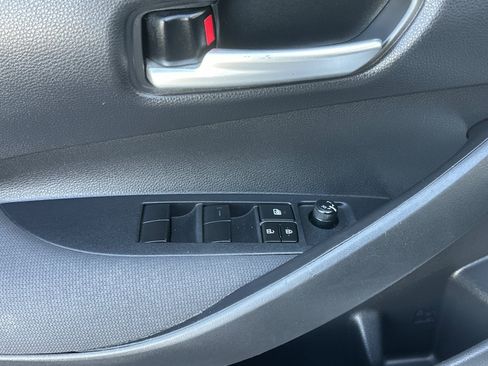 Used 2020 Toyota Corolla LE image 12