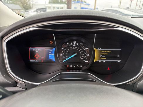 Used 2016 Ford Fusion SE w/ Equipment Group 202A image 30