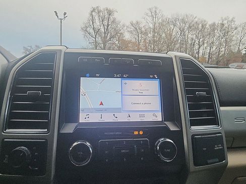 Used 2019 Ford F250 Lariat w/ Chrome Package image 17