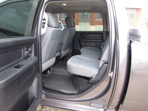 Used 2015 RAM 2500 Tradesman w/ Chrome Appearance Group image 9