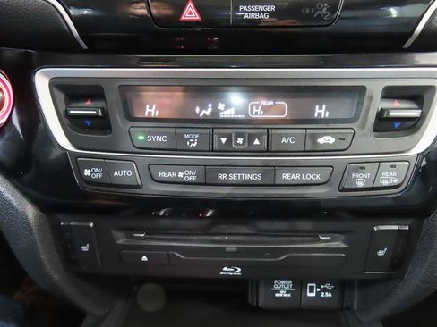 Used 2022 Honda Pilot Touring image 29