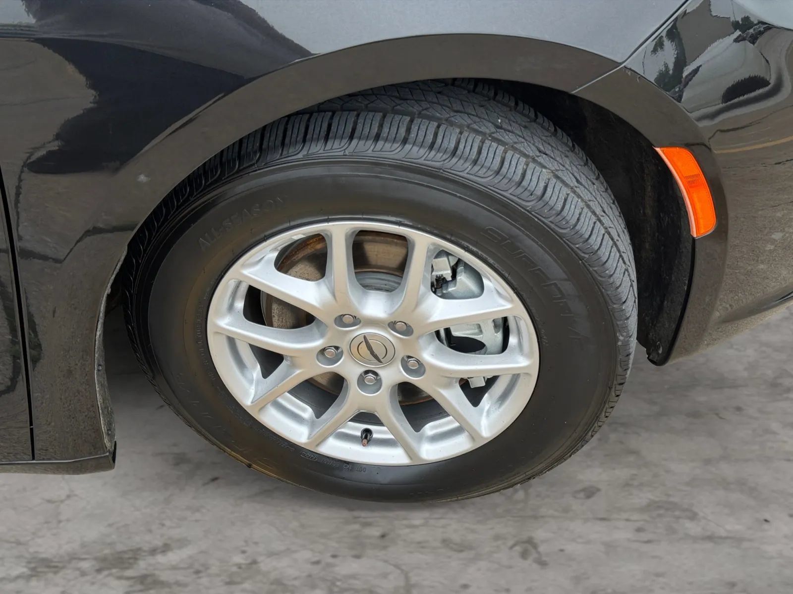 Used 2023 Chrysler Pacifica Touring-L FWD image 45