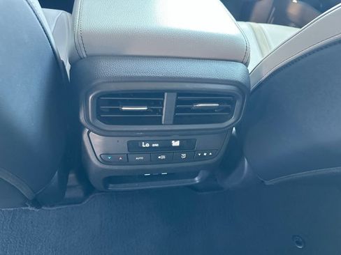 Used 2025 Honda Pilot Touring image 18