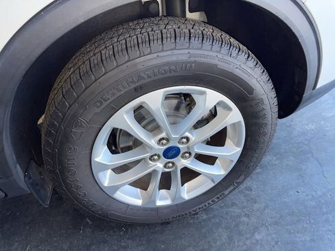 Used 2020 Ford Escape SE image 3