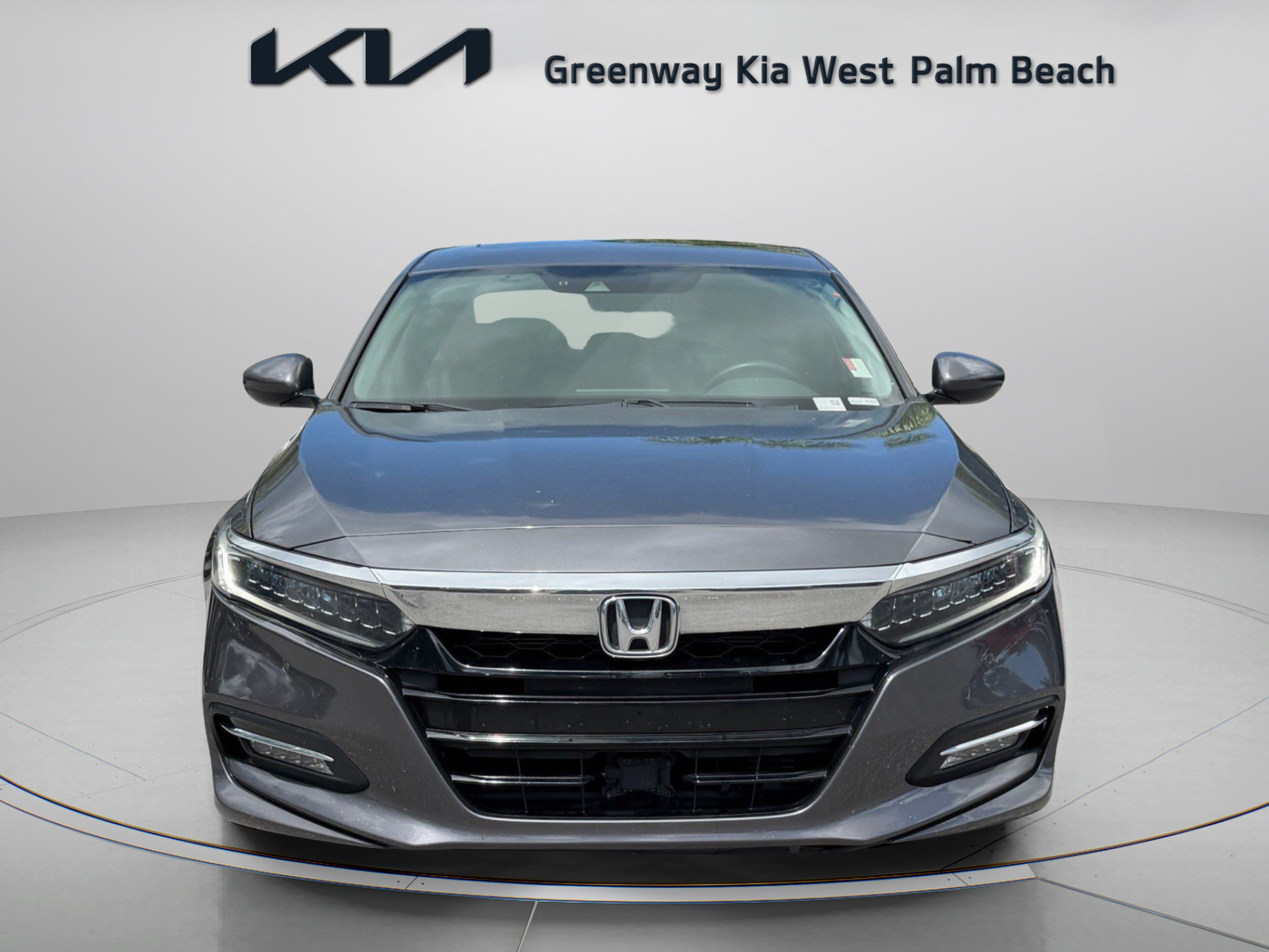 Used 2019 Honda Accord Touring image 2