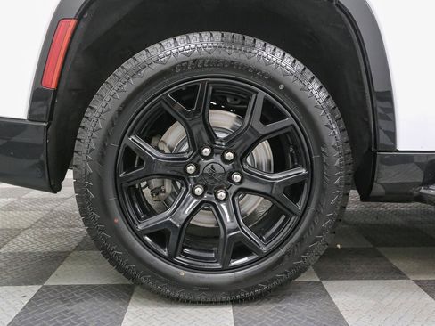 Used 2024 Jeep Wagoneer Series II AWD/4WD image 17
