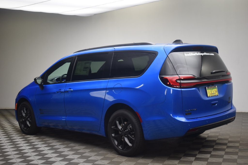 New 2027 Chrysler Pacifica Select AWD/4WD image 12