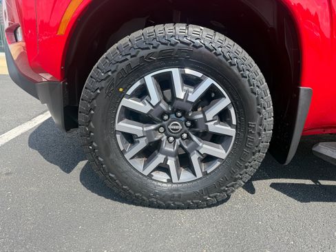 Used 2022 Nissan Frontier SV AWD/4WD image 11