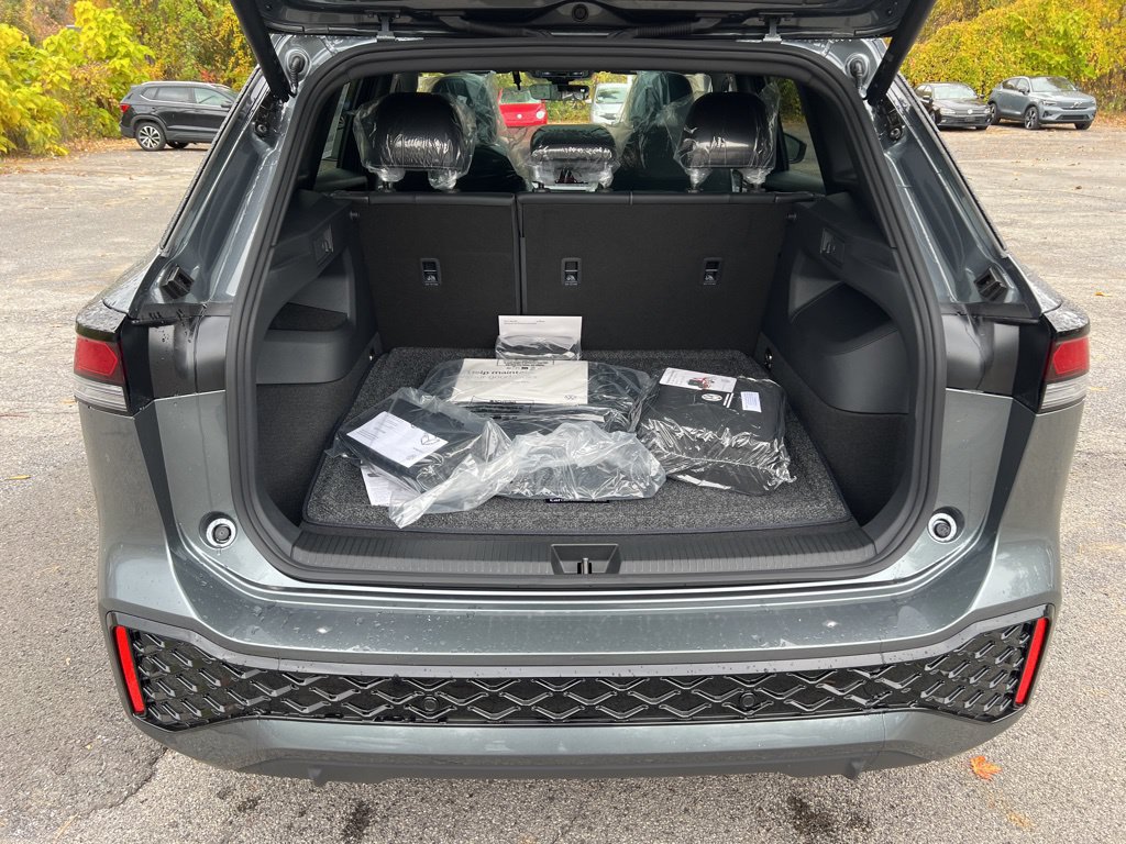 New 2026 Volkswagen Tiguan SE R-Line AWD/4WD image 12