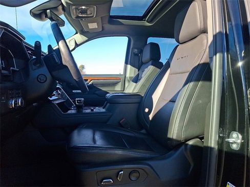 Used 2022 GMC Sierra 1500 Denali w/ Denali Reserve Package image 12